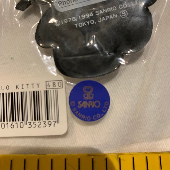 Vintage 1994 Hello Kitty Rubber Keychain - Picture 5 of 6